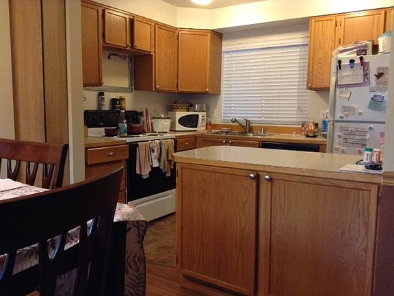 4th image of 106 96th Ave SE #B