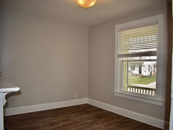 4th image of 1927 Crown Ave