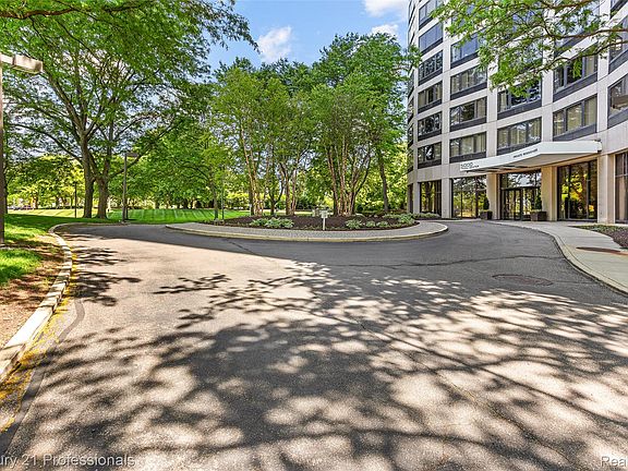 2nd image of 5000 Town Ctr Suite 1605