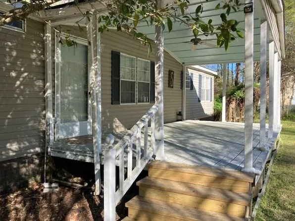 1318 Taw Caw Dr, Summerton, SC 29148