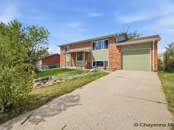726 Cottonwood Dr, Cheyenne, WY 82001