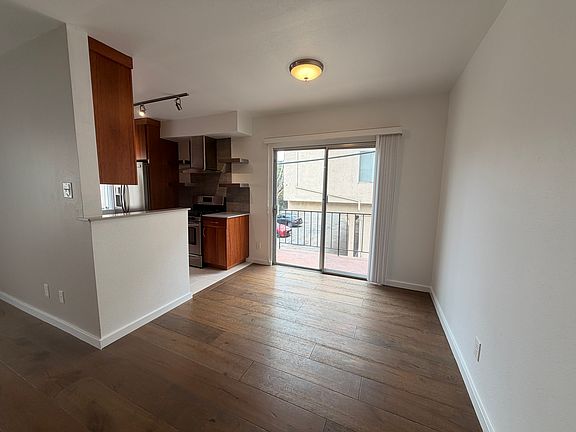 4th image of 3463 Clarington Ave APT 6