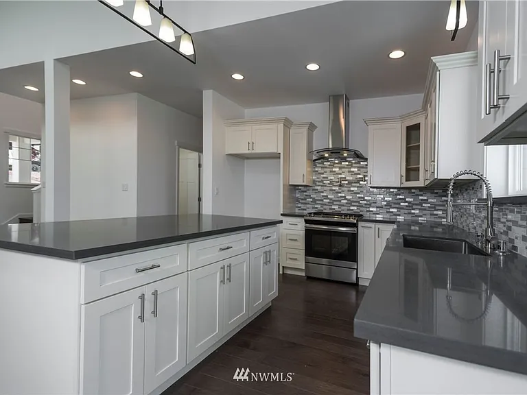116 S 42nd St — Photo 5