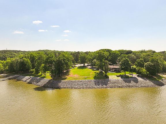 2nd image of 115 Oak View Dr #15
