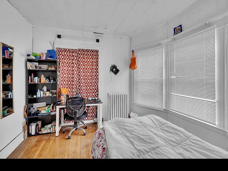 125 Winspear Ave — Photo 4