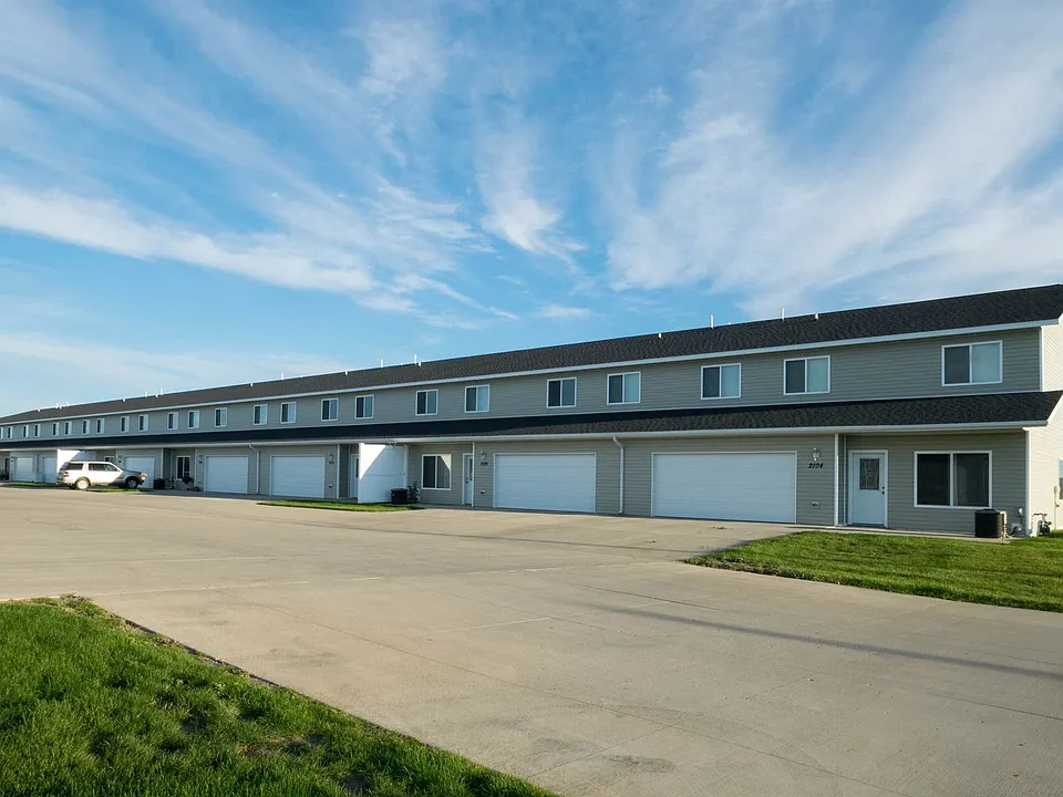 2102-2136 Landmark Circle