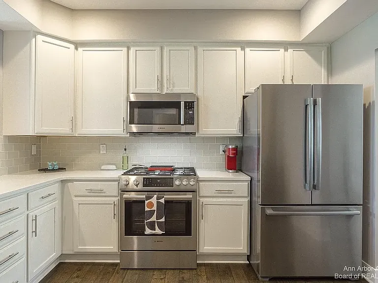 2563 W Towne St — Photo 11