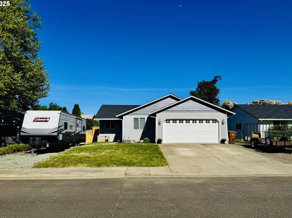 221 SE Wildwood Way, Myrtle Creek, OR 97457