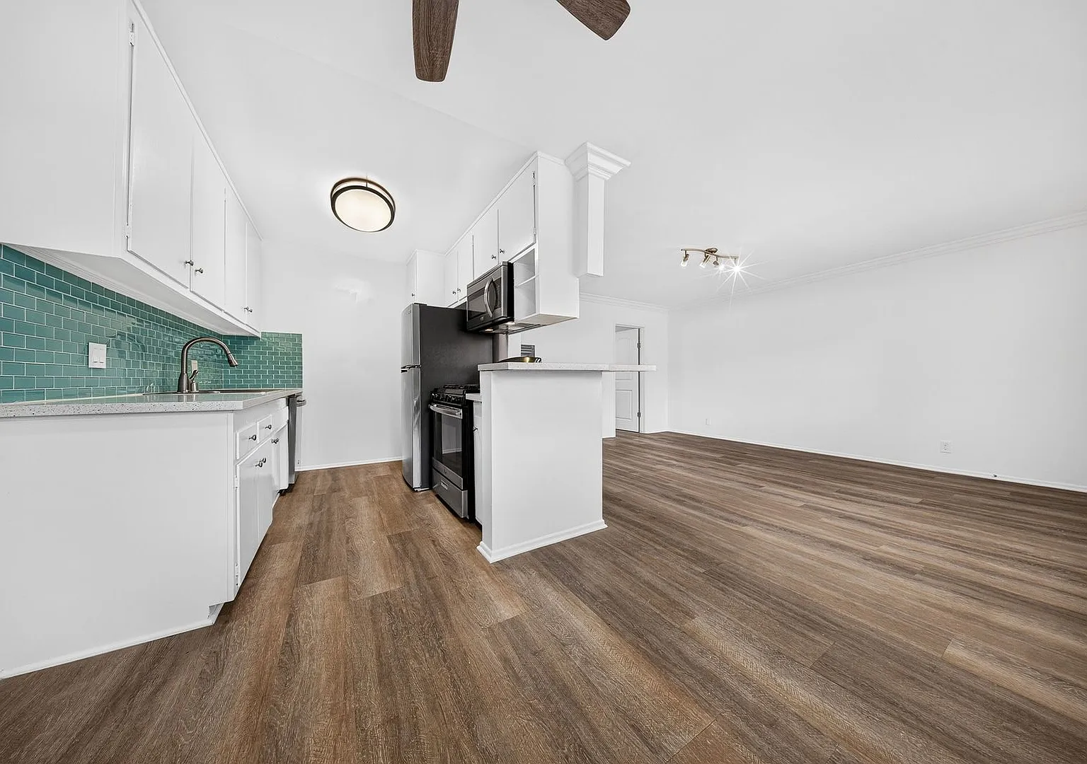 15114 Dickens St. — Photo 3