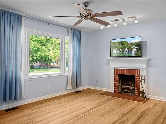 5th image of 524 Saint Anthony Dr