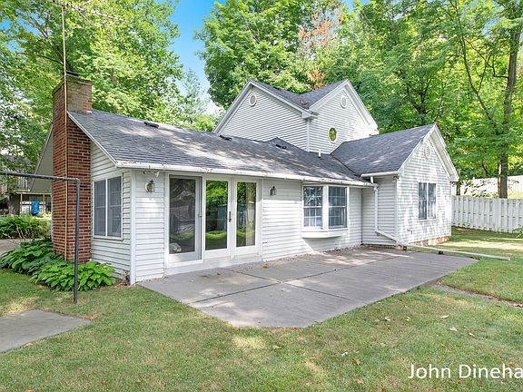 4th image of 6876 Wildwood Dr