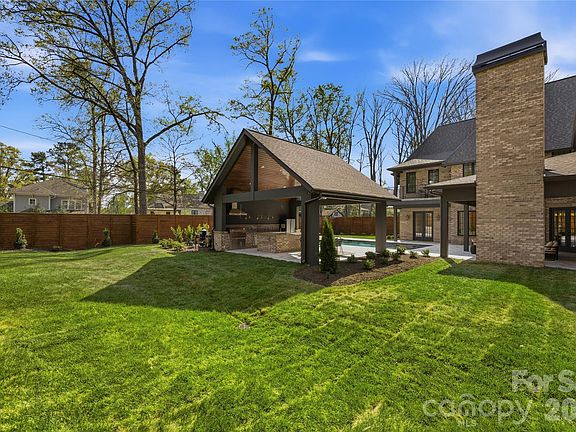 5th image of 154 N Canterbury Rd