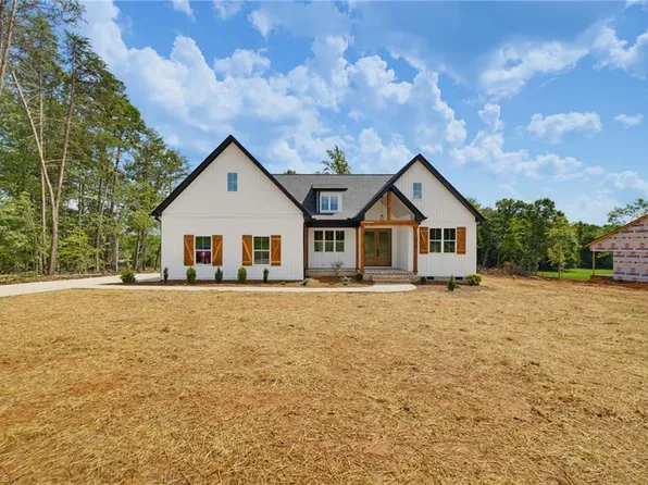 3936 Iron Works Rd, Reidsville, NC 27320