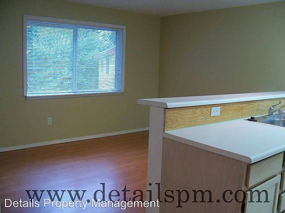 4th image of 1318 NW Slate Ln
