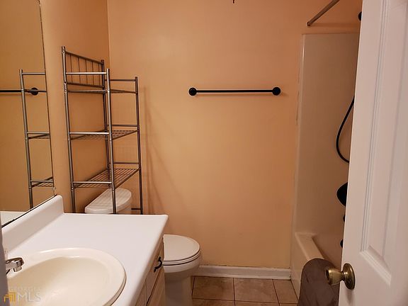 4th image of 140 Lanier Dr #184