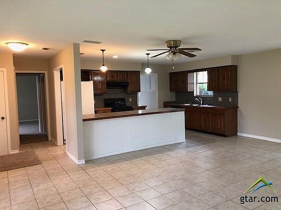 2nd image of 15906 Scenic View Dr