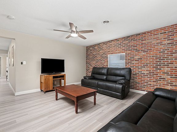 2nd image of 905 16th St #1/2