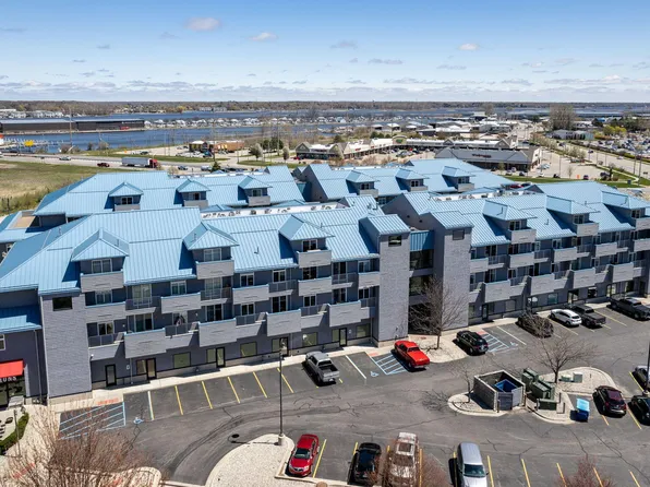 529 Miller Dr Unit 202, Grand Haven, MI 49417
