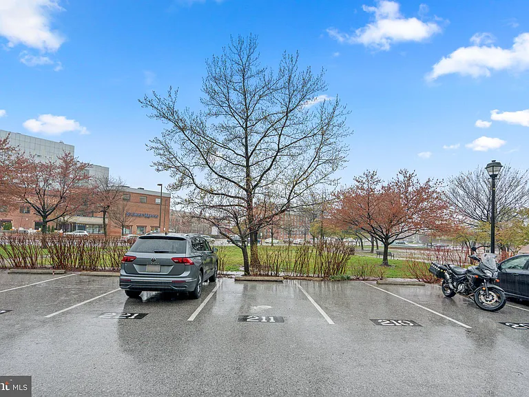 1120 S Kenwood Ave — Photo 41