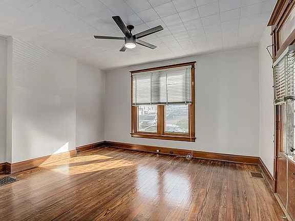 4th image of 947 York St