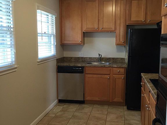 4th image of 1426 Mayflower Dr