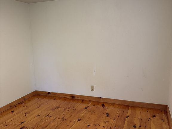 4th image of 20 Petes Greens Rd #1