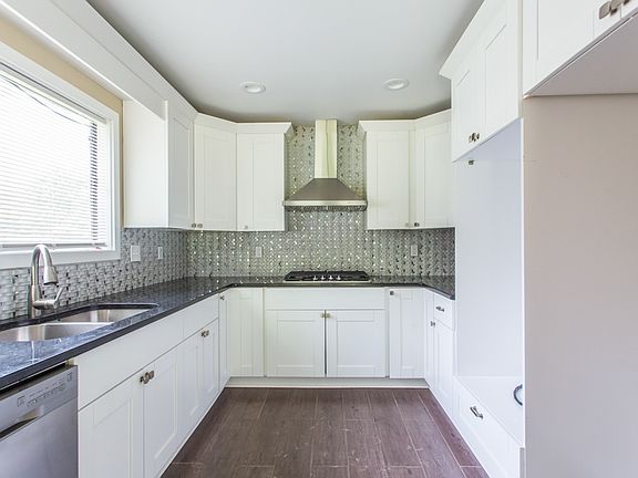 5th image of 989 Park Forest Dr