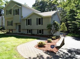 576 Westbrook Dr, Cortlandt Manor, NY 10567