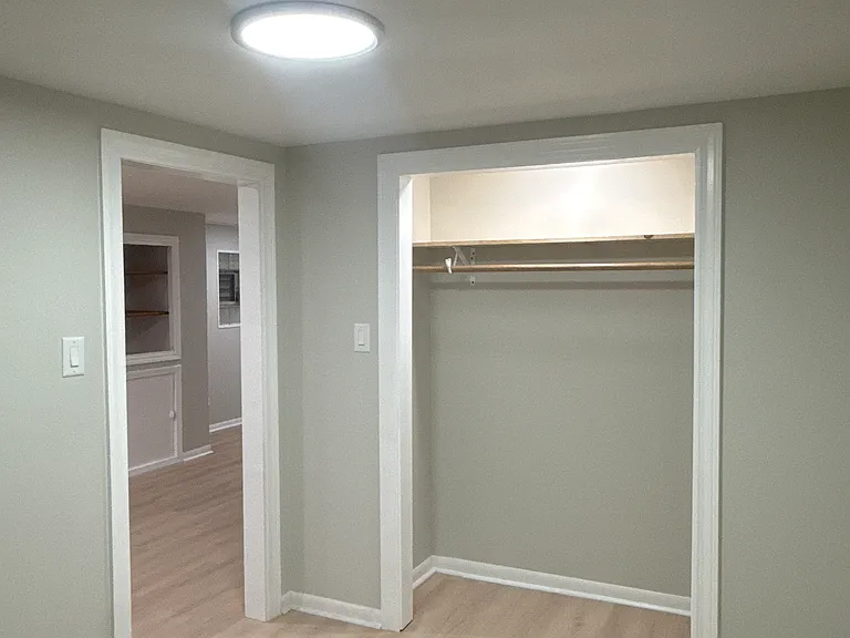 2341 W 24th St #BASEMENT — Photo 10