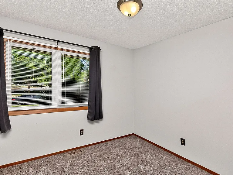 1614 NW Applewood St — Photo 18