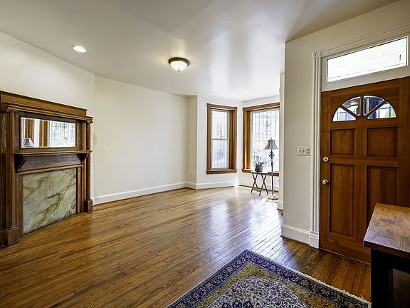 5th image of 145 Thomas St NW