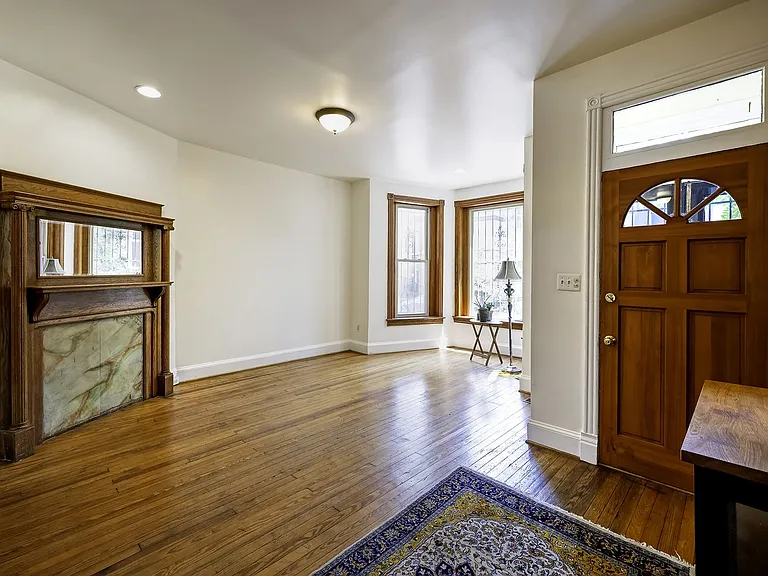 145 Thomas St NW — Photo 5