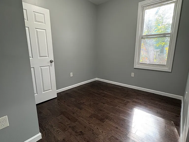 23 Montrose Ter #1L — Photo 2