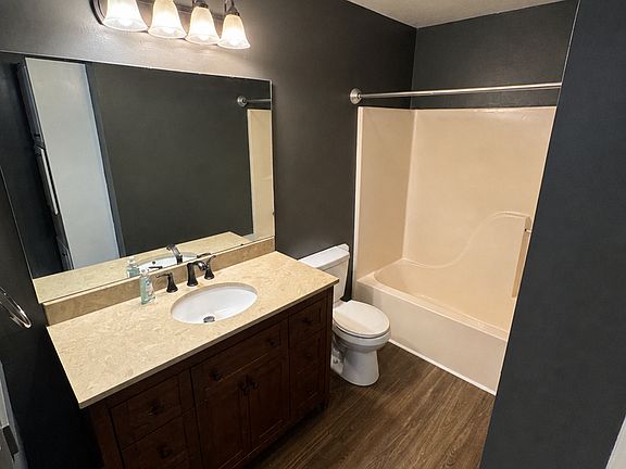 5th image of 5005 Longstreet Pl Unit 19