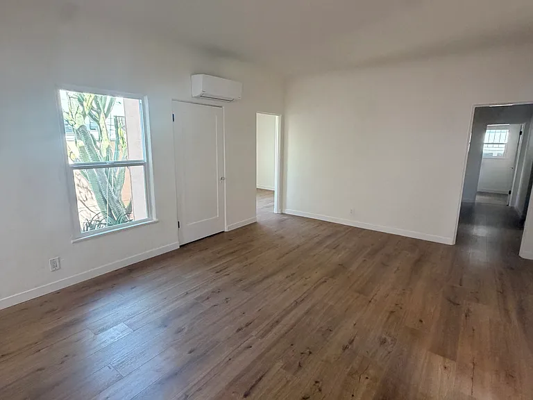 838 6th St #8 — Photo 9