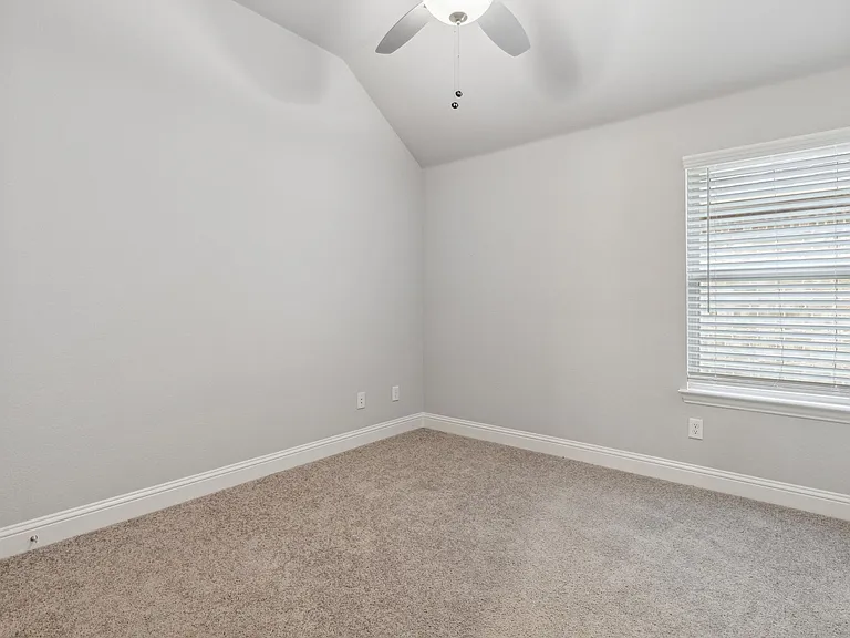 810 Mildren Ln — Photo 24