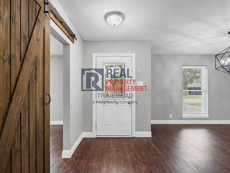 6264 Jennie Dr — Photo 4