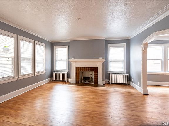 4th image of 2696 Webb St