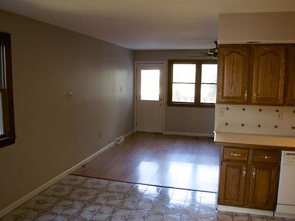 From Kitchen into Den