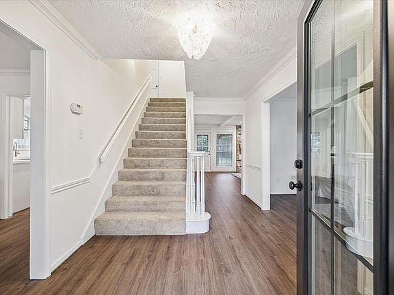 5th image of 3011 Redwood Lodge Drive