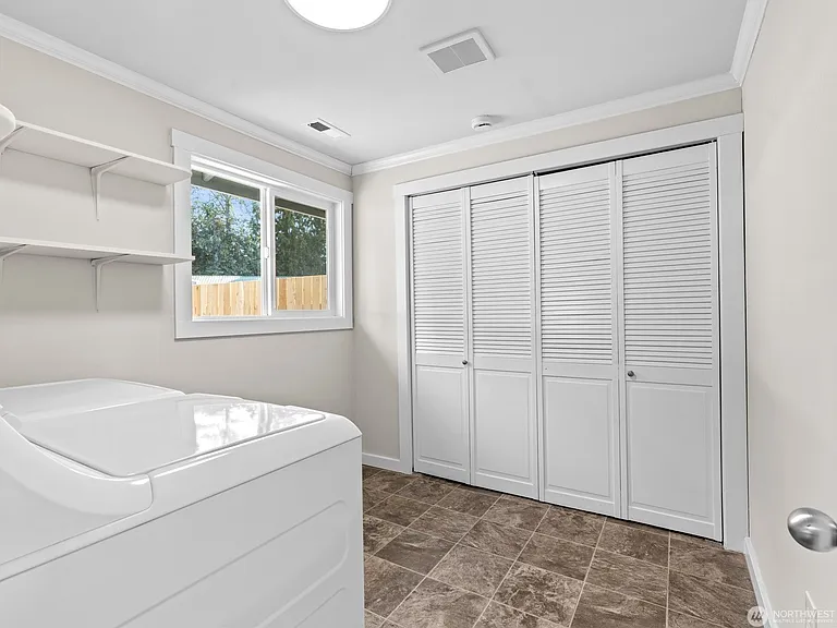 9528 Woods Pl — Photo 15