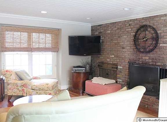 3rd image of 38 Winding Brook Way