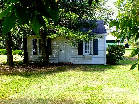 2nd image of 330 Village Ln