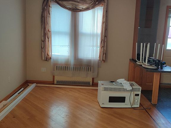3rd image of 2078 E 26th St #1