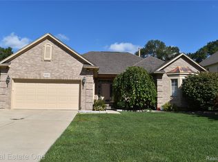 1935 S Shore Dr, Rochester Hills, MI 48307