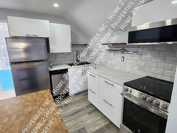 2nd image of 1127 Lillian Ave