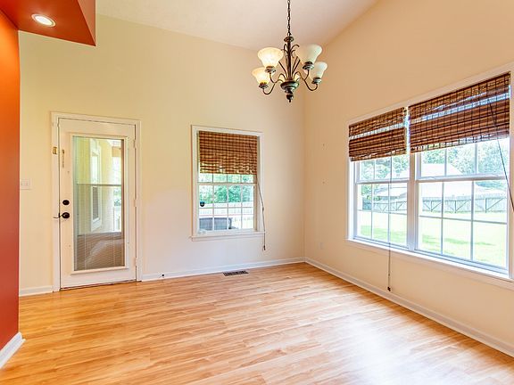 5th image of 50 White Oak Cir