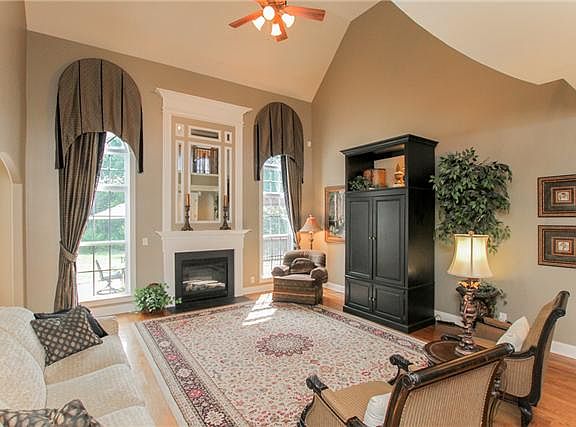 5th image of 400 Seven Springs Dr