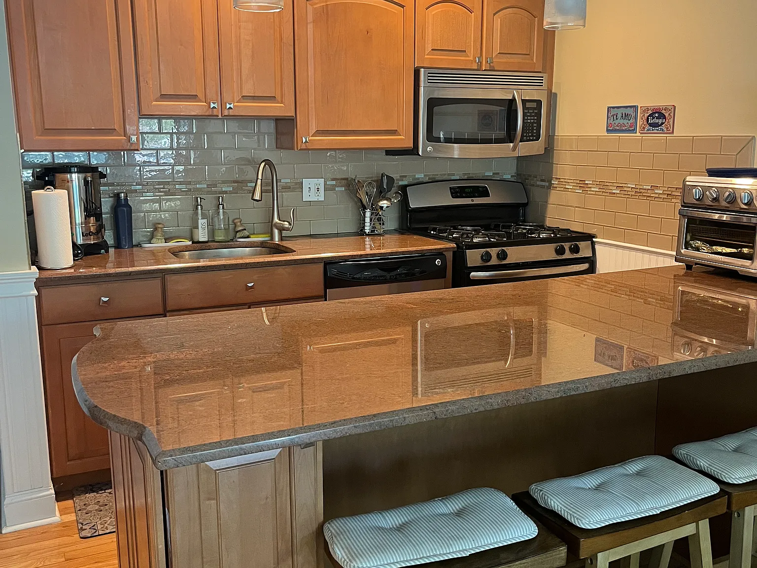 3 bed, 960 sqft, $1,700 — Photo 1