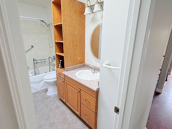 3rd image of 48 Ardsley Rd